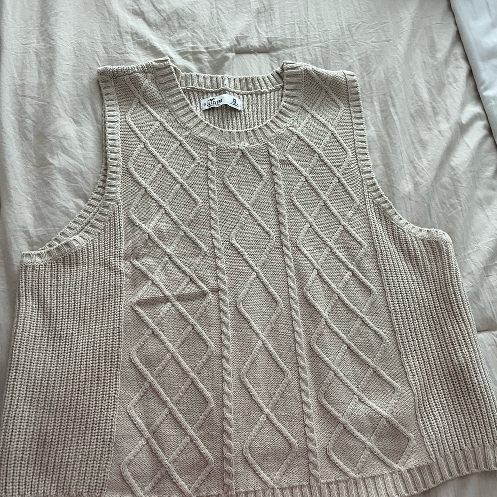 Hollister Women’s Cable Knit Sweater Vest, size XL